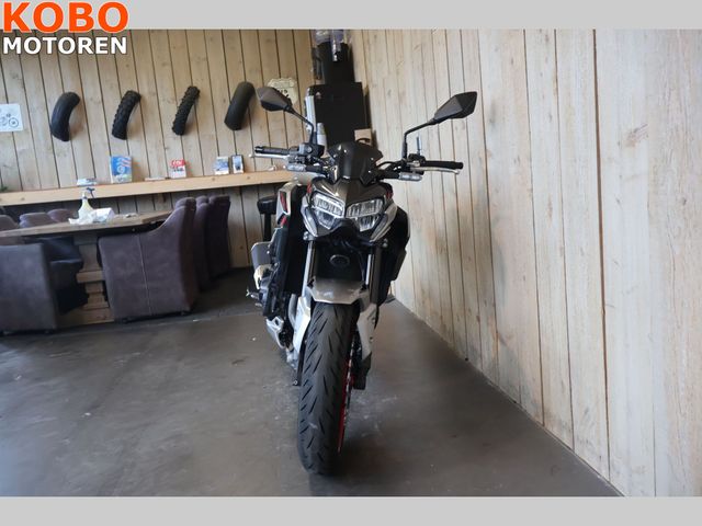 kawasaki - z900