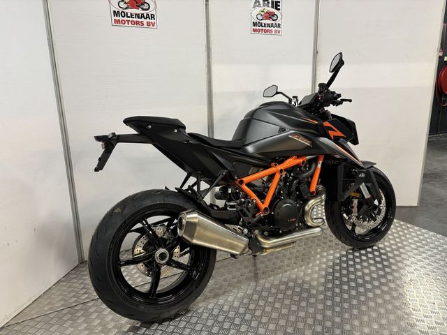 ktm - 1390-super-duke-r