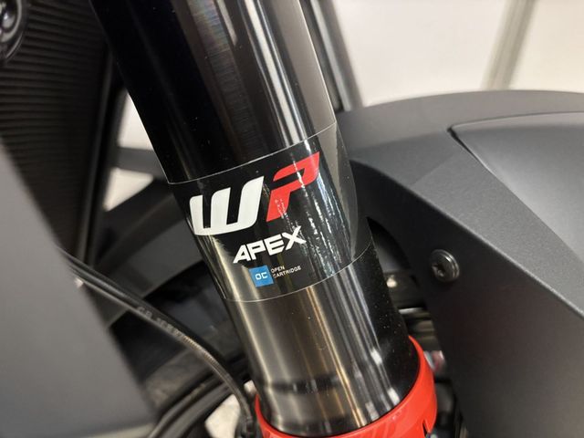 ktm - 1390-super-duke-r