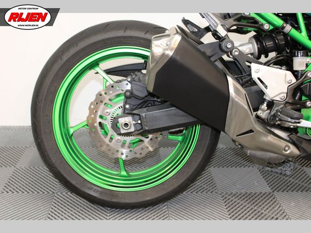 kawasaki - z900