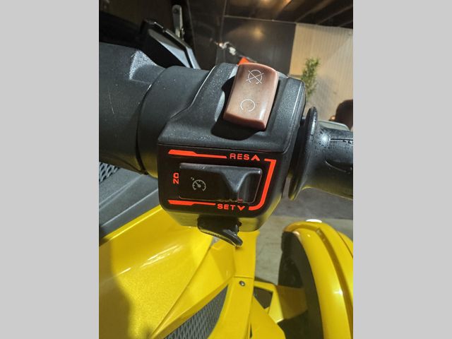can-am - spyder-st-s