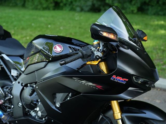 honda - cbr-1000-rr-r-fireblade-sp