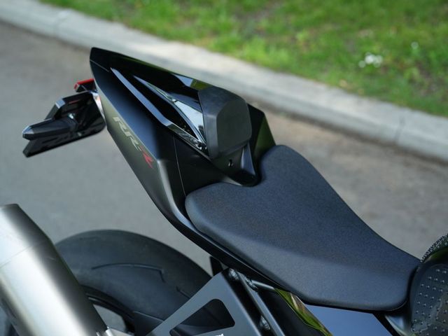 honda - cbr-1000-rr-r-fireblade-sp