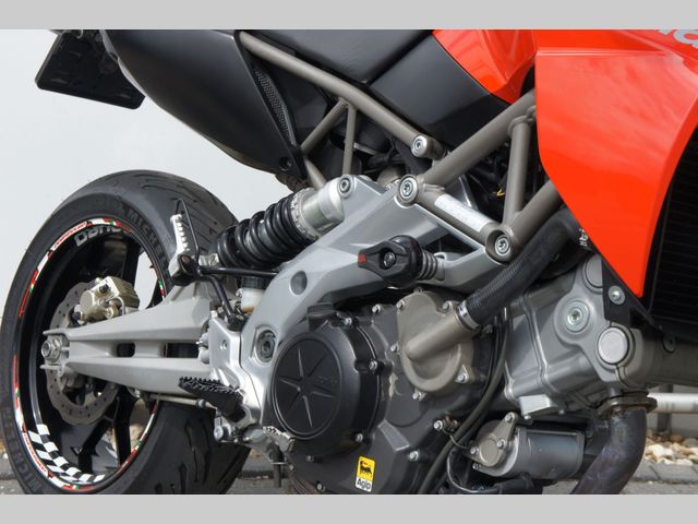 aprilia - dorsoduro-750