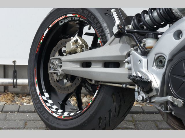 aprilia - dorsoduro-750