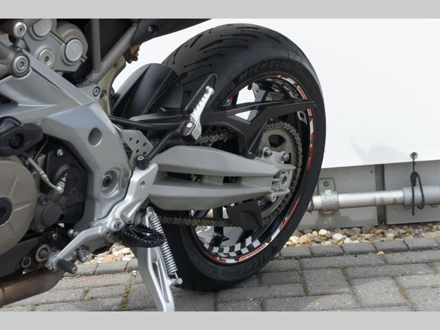 aprilia - dorsoduro-750