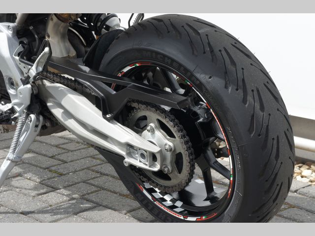 aprilia - dorsoduro-750