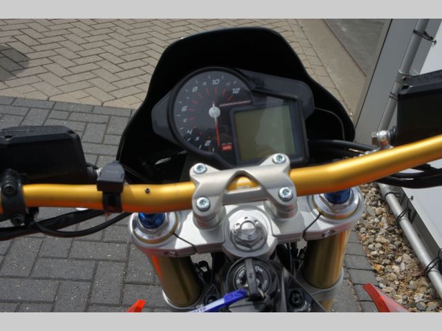 aprilia - dorsoduro-750