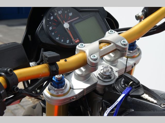 aprilia - dorsoduro-750