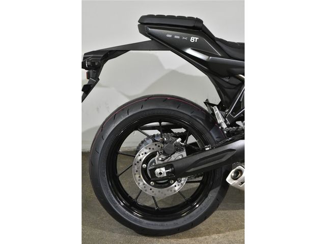 suzuki - gsx-8t