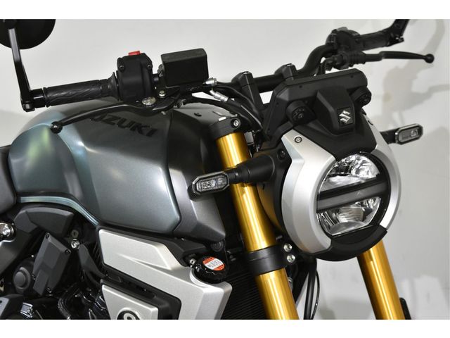 suzuki - gsx-8t