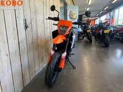 KTM 390 SMC R 2026 nieuw – foto 8 van 15