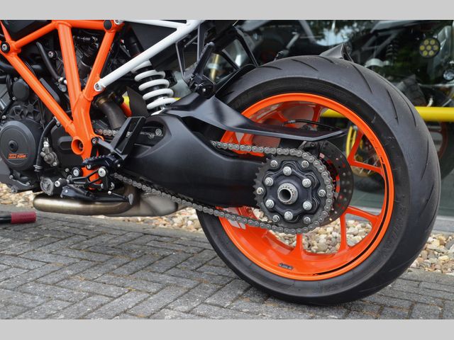 ktm - 1290-super-duke-r