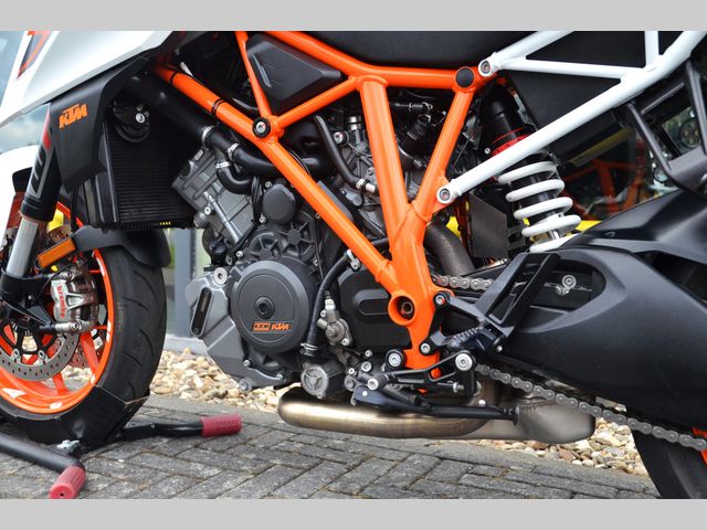 ktm - 1290-super-duke-r