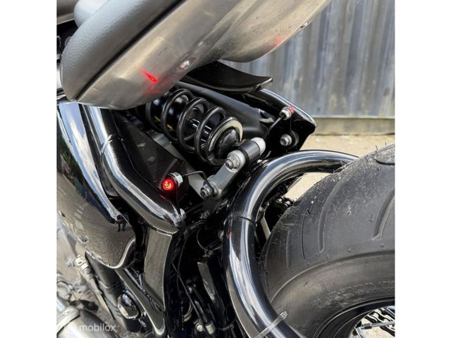 triumph - bonneville-bobber