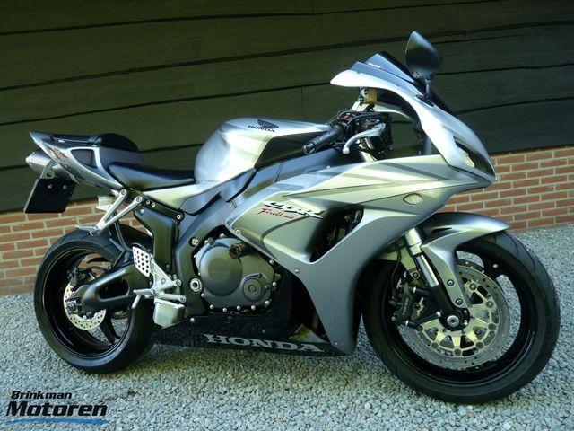 honda - cbr-1000-rr-fireblade