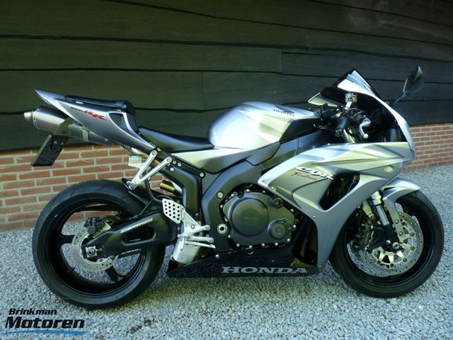 honda - cbr-1000-rr-fireblade