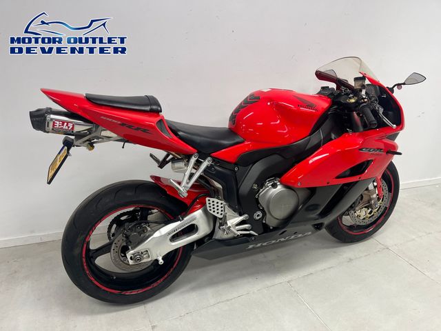 honda - cbr-1000-rr-fireblade