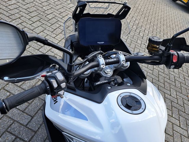 triumph - tiger-900-gt