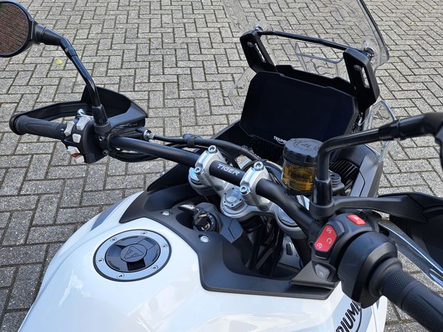 triumph - tiger-900-gt