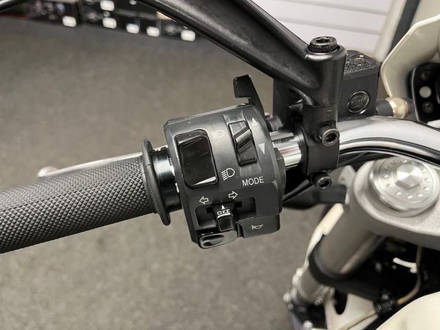 ducati - m-696