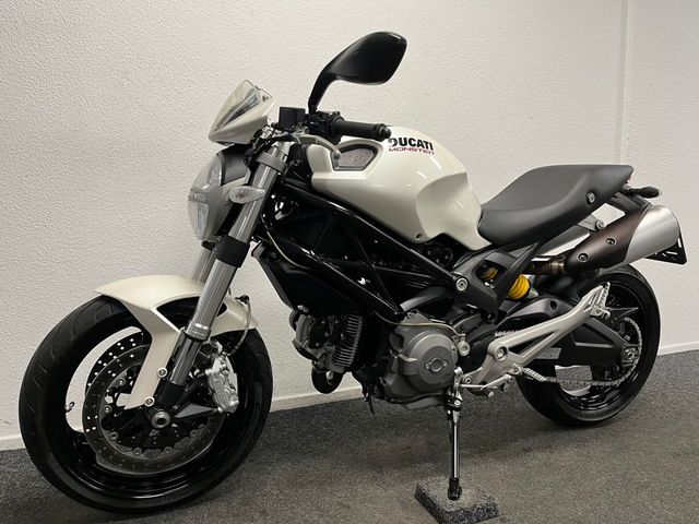 ducati - m-696