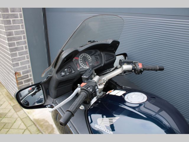 honda - st-1300-pan-european