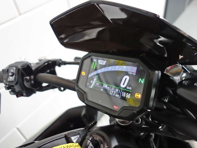 kawasaki - z900