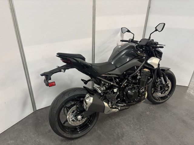 kawasaki - z900
