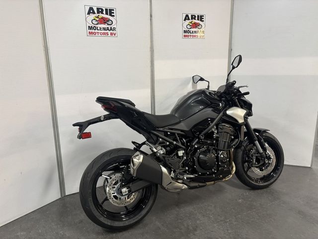kawasaki - z900