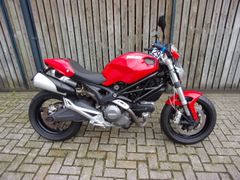 DUCATI MONSTER 696
