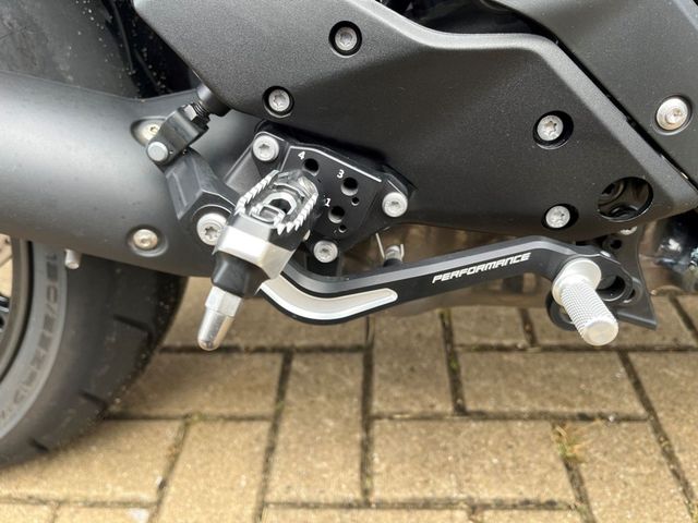 bmw - r-1300-rs