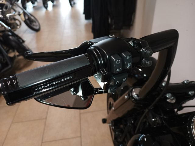 harley-davidson - heritage-softail-classic-114-flstc