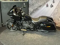 Harley-Davidson Fltrx Road Glide Black Trim - Vivid Black 2026 nieuw – foto 9 van 12