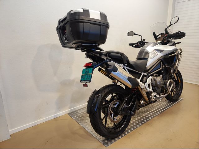 triumph - tiger-1200-gt