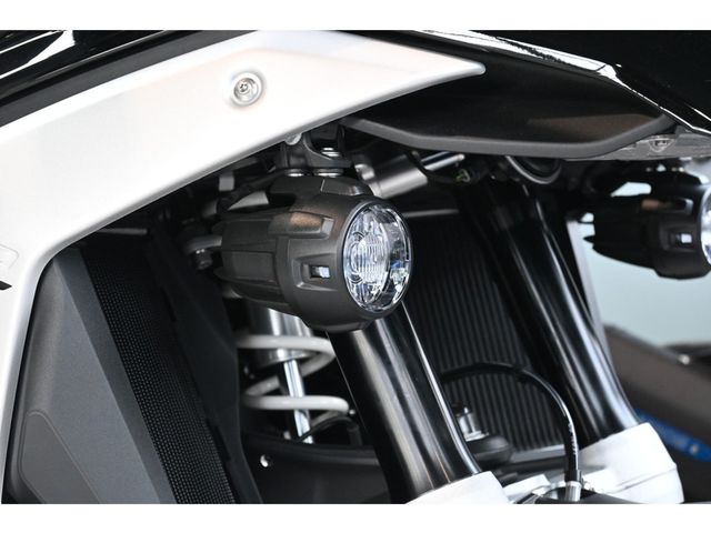 bmw - r-1300-gs-triple-black
