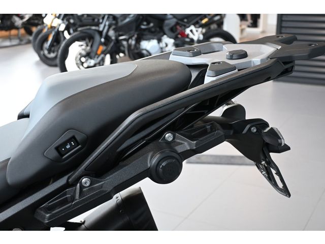 bmw - r-1300-gs-triple-black