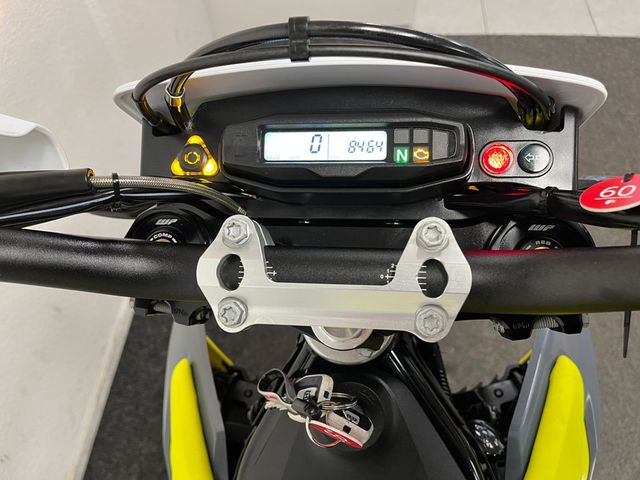 husqvarna - 701-supermoto