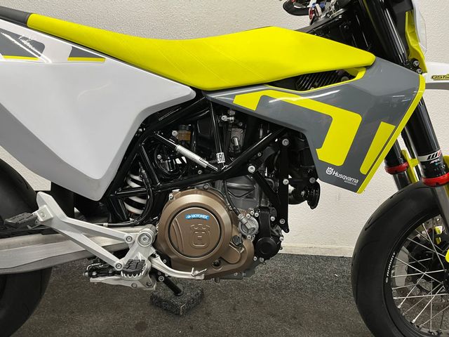 husqvarna - 701-supermoto
