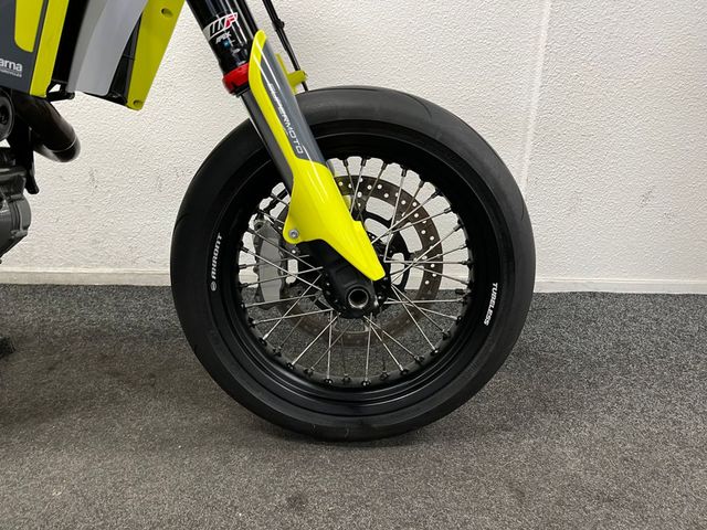 husqvarna - 701-supermoto