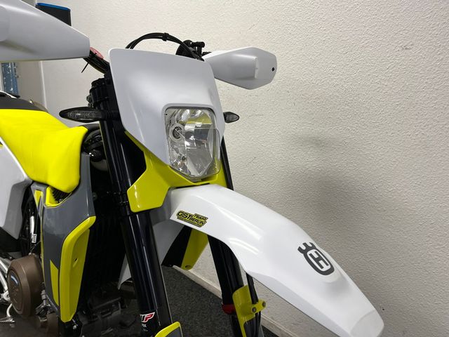 husqvarna - 701-supermoto