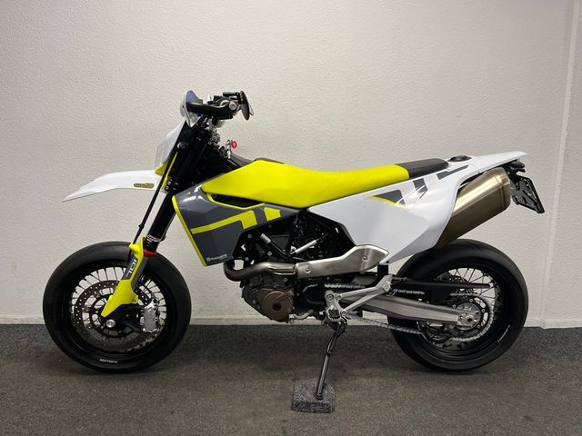 husqvarna - 701-supermoto
