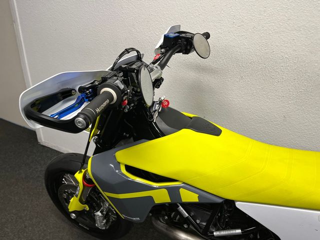 husqvarna - 701-supermoto