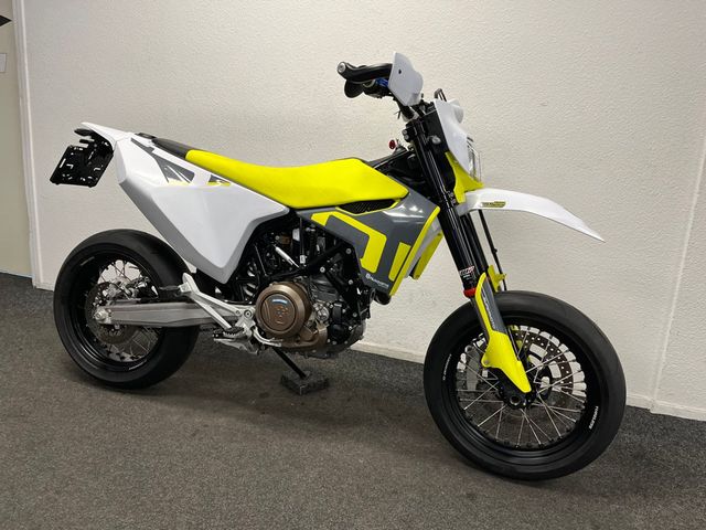 husqvarna - 701-supermoto