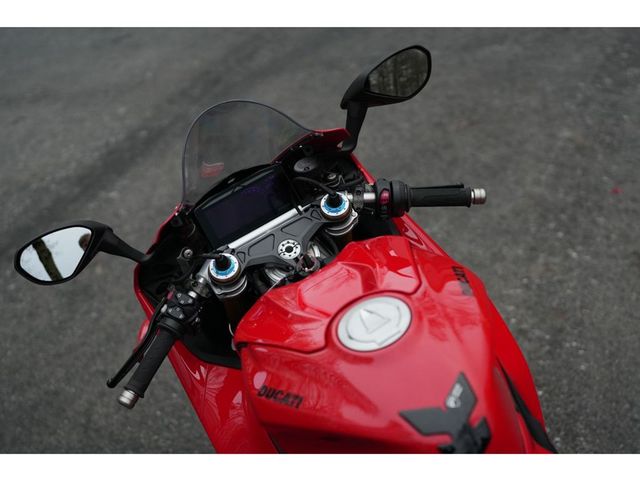 ducati - panigale-v4-s