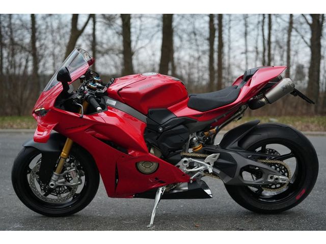 ducati - panigale-v4-s