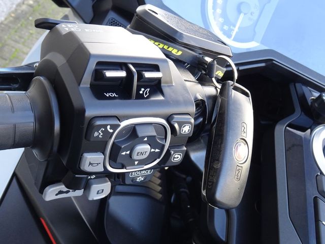 honda - gl-1800-goldwing-f6b