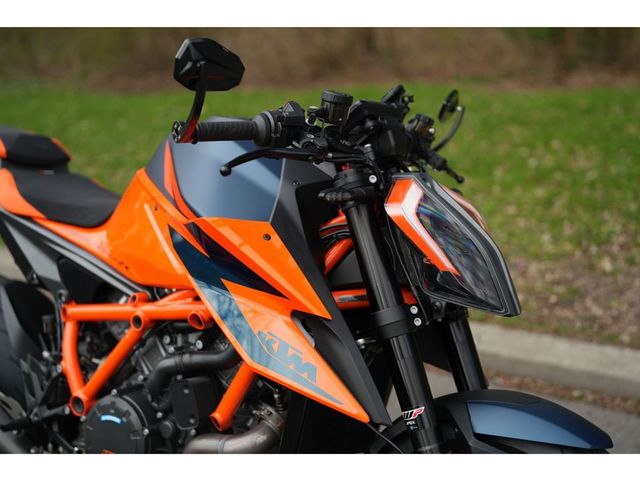 ktm - 1290-super-duke-r