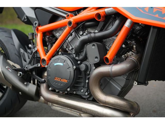 ktm - 1290-super-duke-r