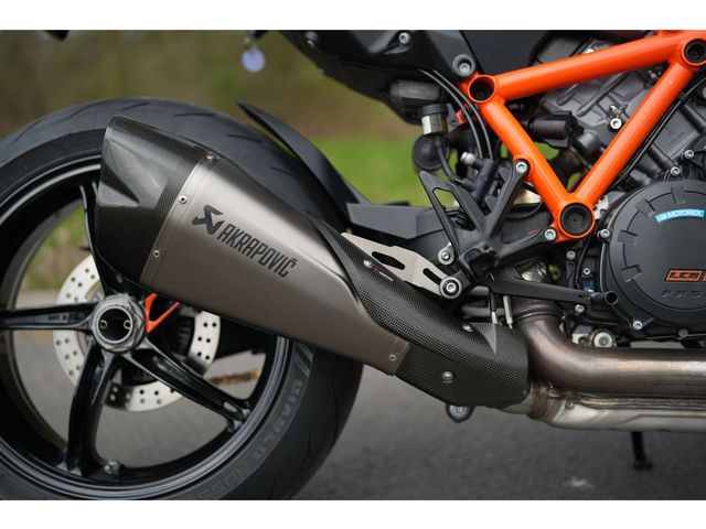 ktm - 1290-super-duke-r
